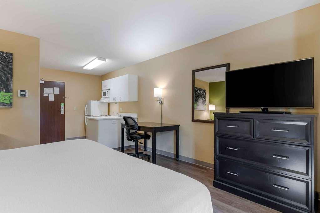 Suburban Studios Montgomery East I-85 Room photo